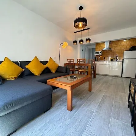 Apartment Shelter In - C1 *